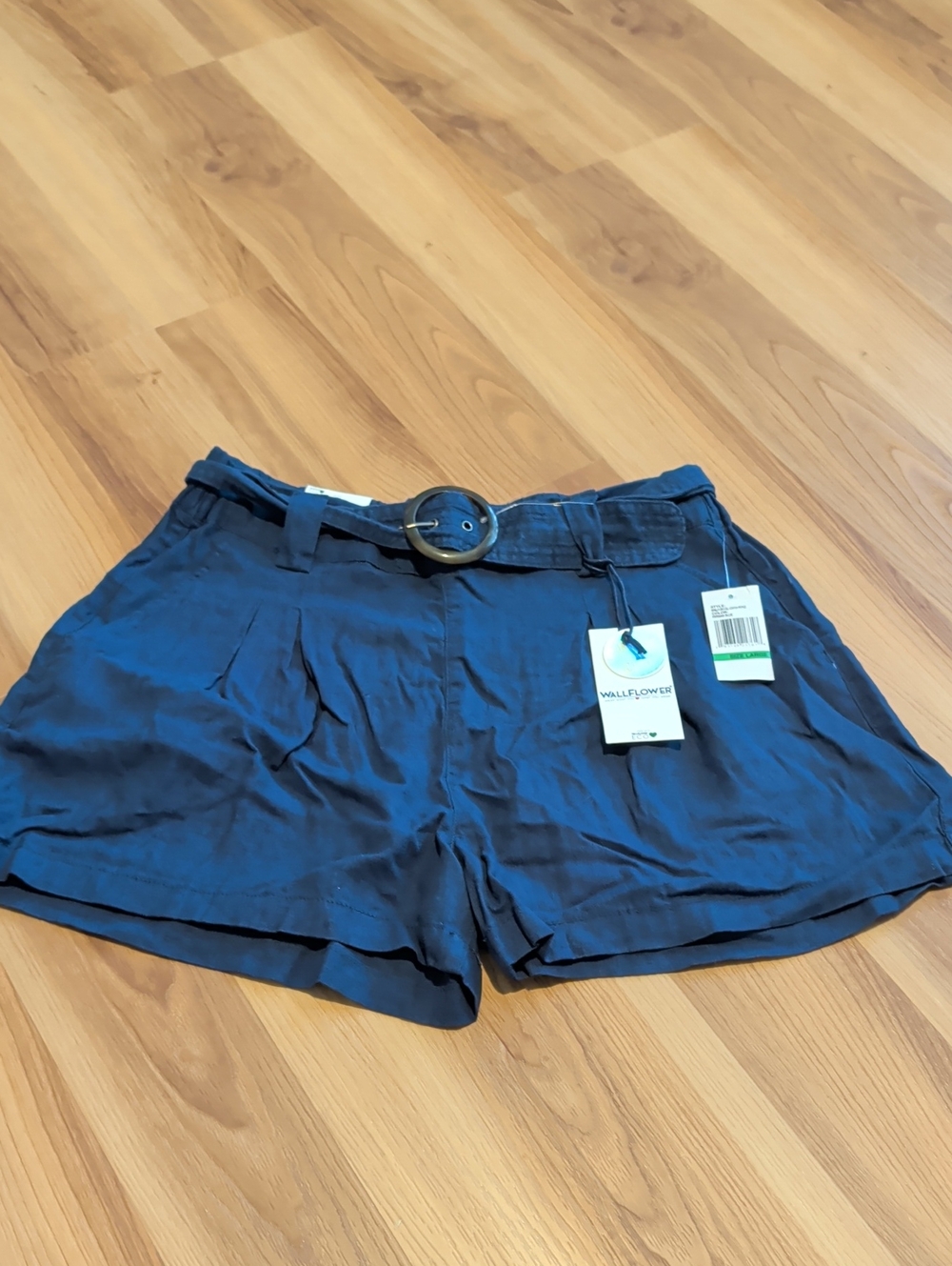 Wallflower Navy High-Waist Belted Shorts NWT Size Large